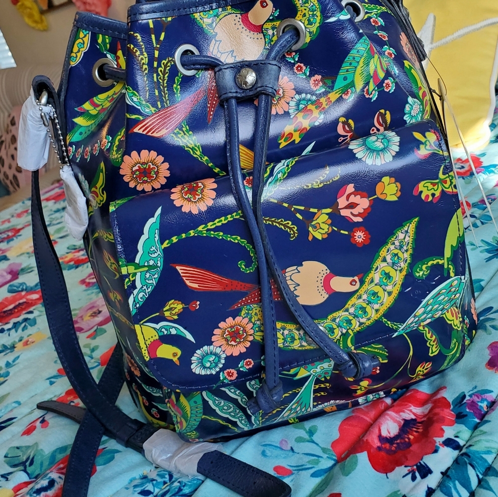 Patricia Nash Sabina Birds of Paradise Leather Bucket Bag. Logo fixed on insideL